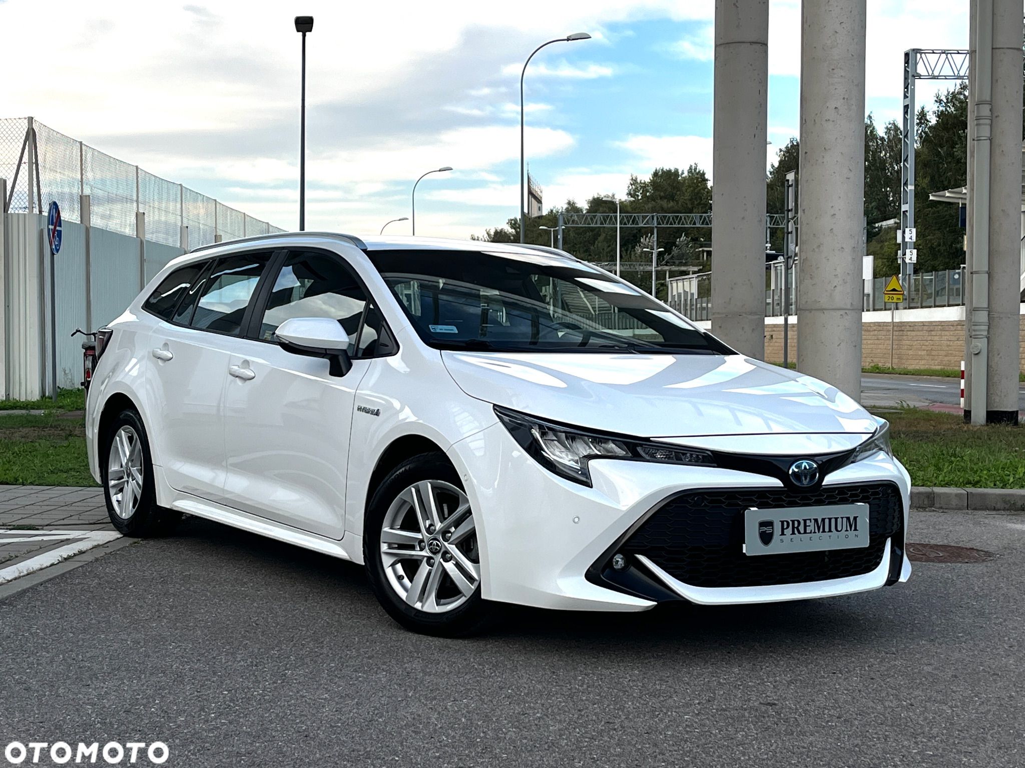 Toyota Corolla 1.8 Hybrid Comfort - 1