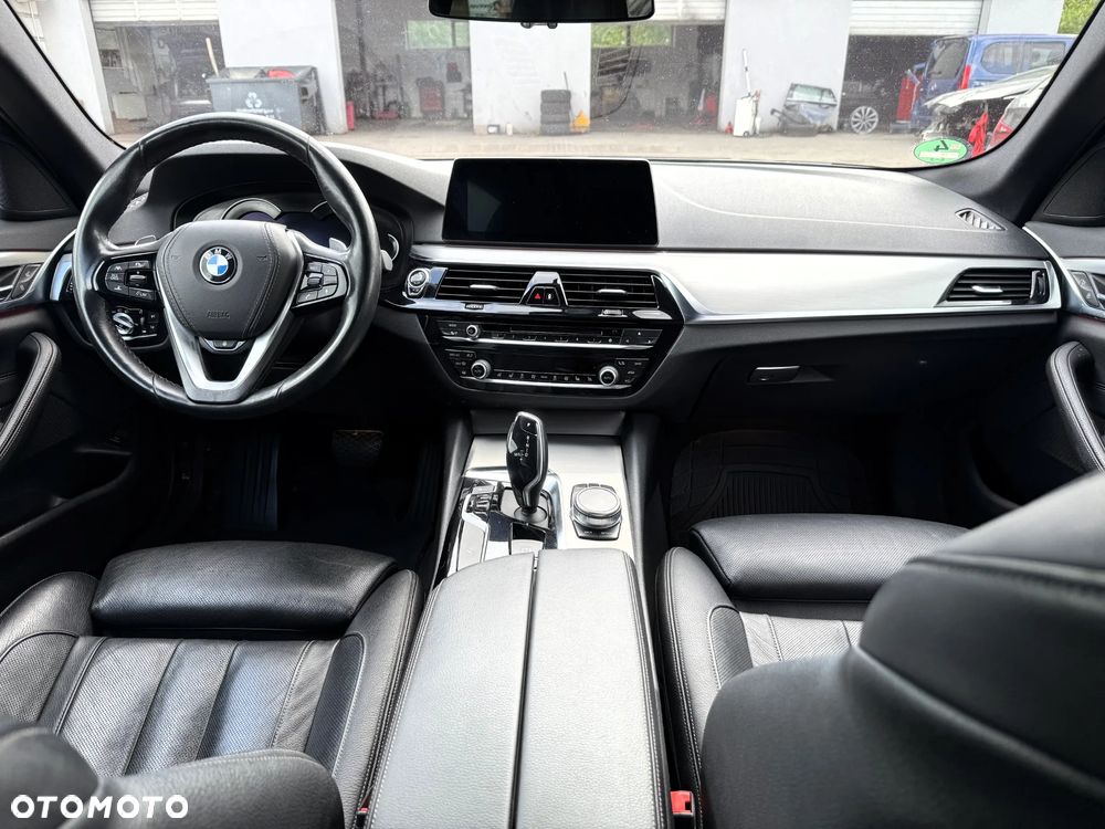 BMW Seria 5 530d xDrive Sport Line sport - 10
