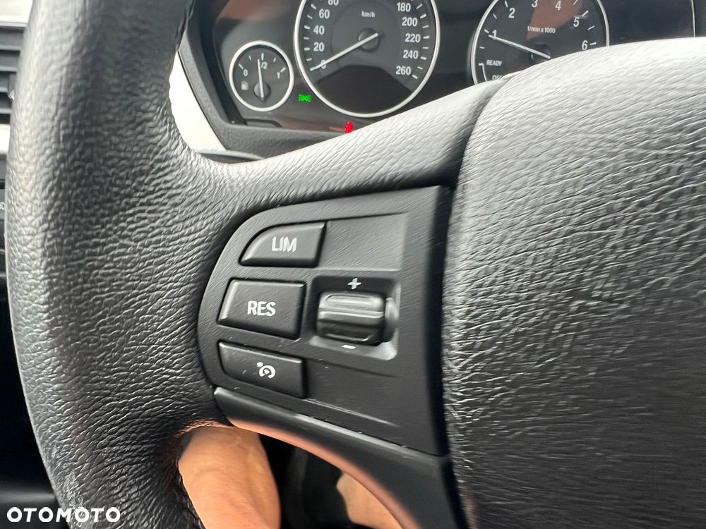 BMW Seria 3 318i Edition Luxury Line Purity - 32