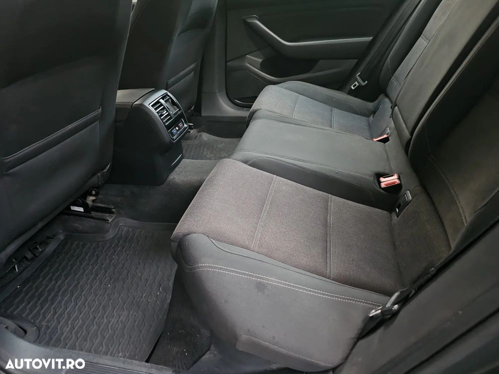 Volkswagen Passat 2.0 TDI DSG Comfortline - 9
