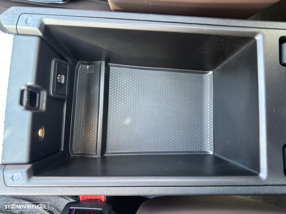 BMW 330 e Pack Desportivo M Pro Auto - 36