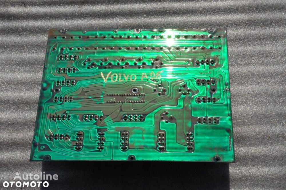 SKRZYNKA / TABLICA BEZPIECZNIKÓW VOLVO A25 95R NR 11061039 - 2