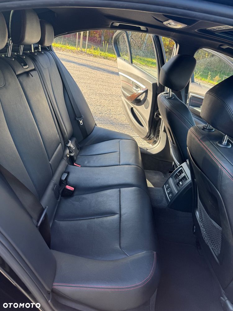 2016 BMW Seria 3 328i xDrive Sport Line, photograph 9