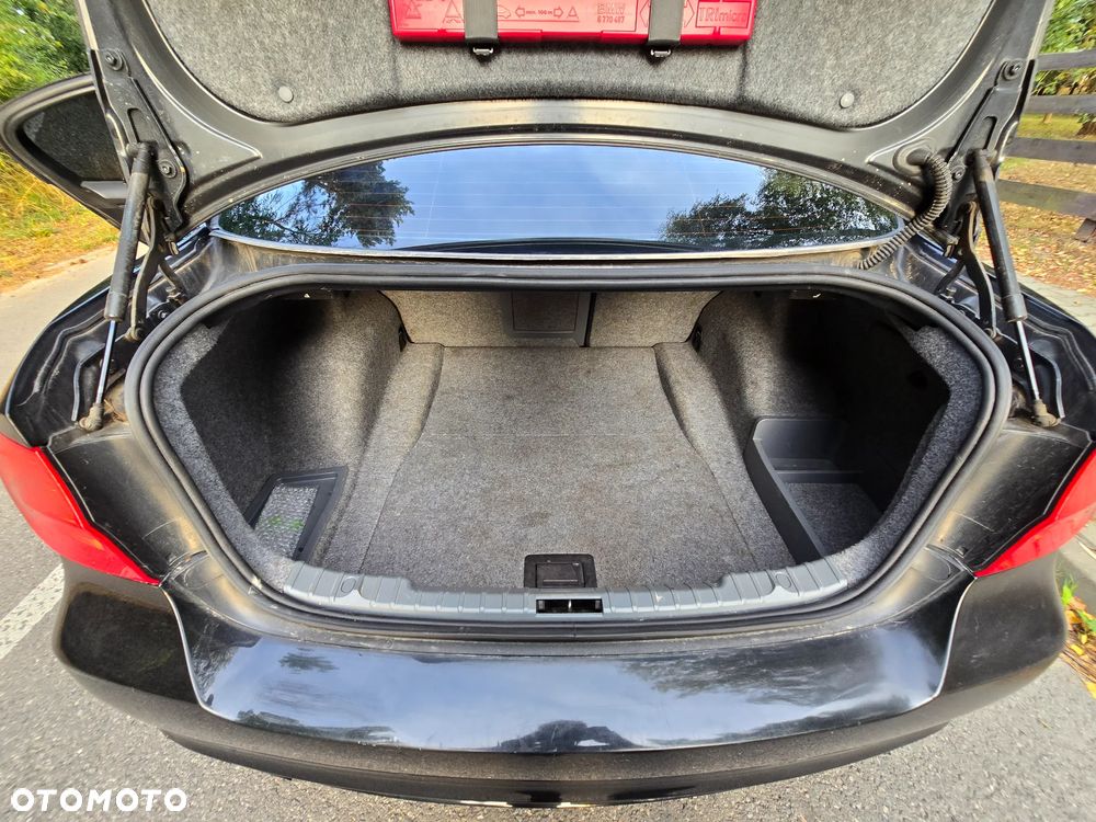 BMW Seria 3 318i - 25