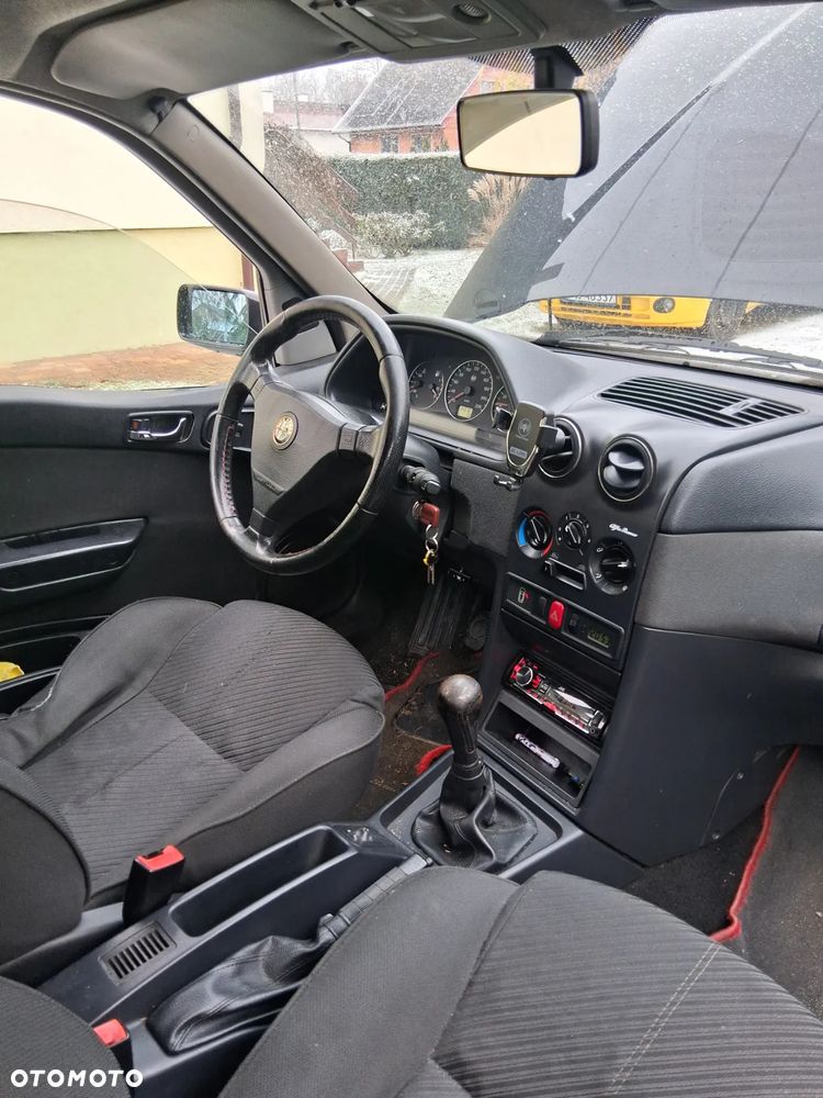 Alfa Romeo 145 1.6 TSpark 16v - 7