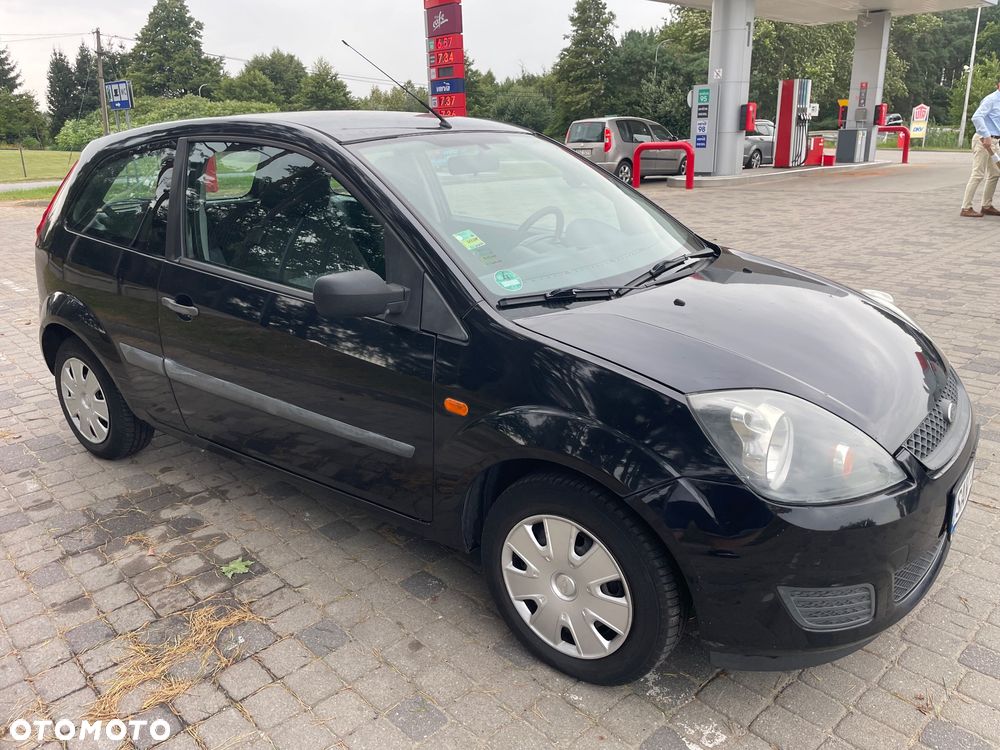Ford Fiesta 1.3 Ambiente - 2