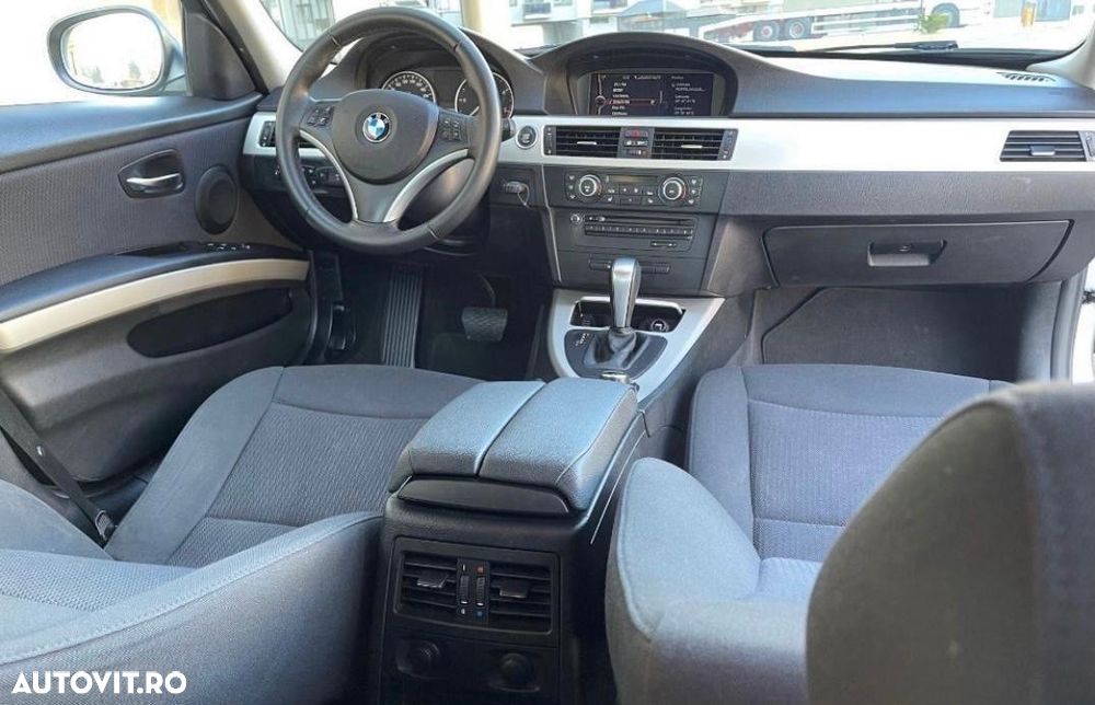 BMW Seria 3 318d DPF Touring Aut. - 8