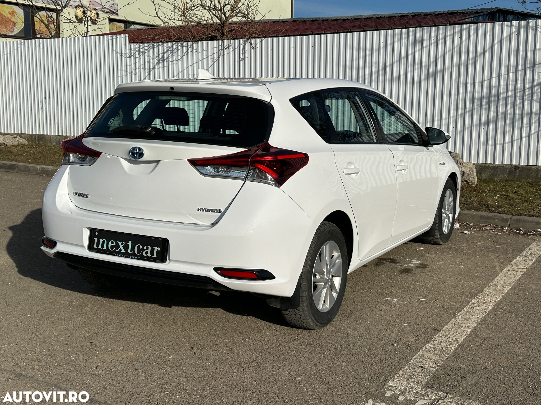 Toyota Auris 1.8 L VVT-i HSD Terra - 5