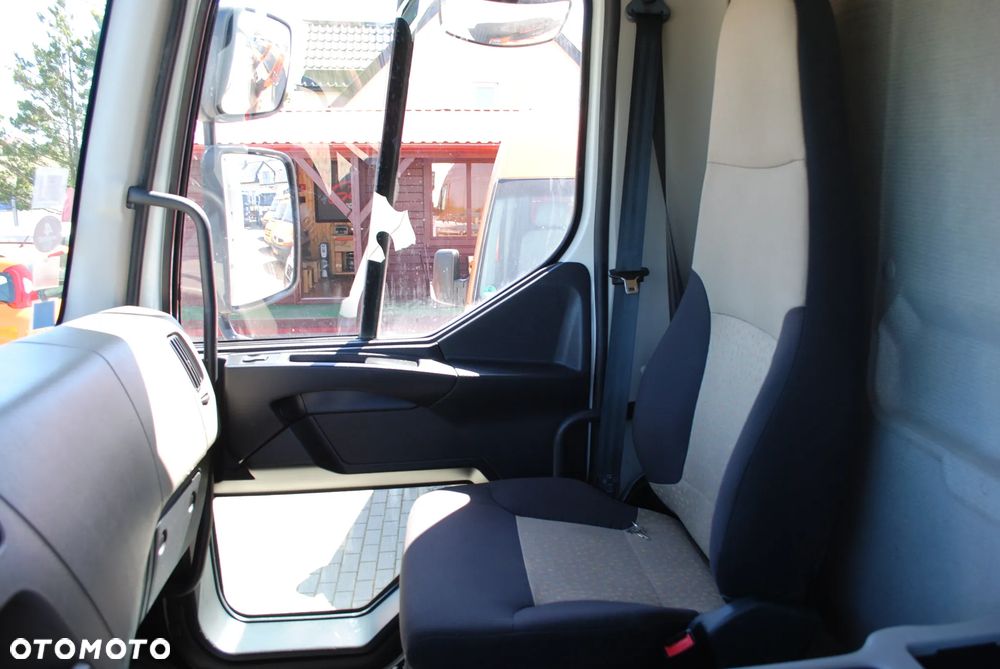 Renault Premium 280 Kontener Winda DHOLLANDIA Długość Kontenera 830 CM Szerokość: 250 CM Wysokość: 210 CM Rok: 2007 - 14