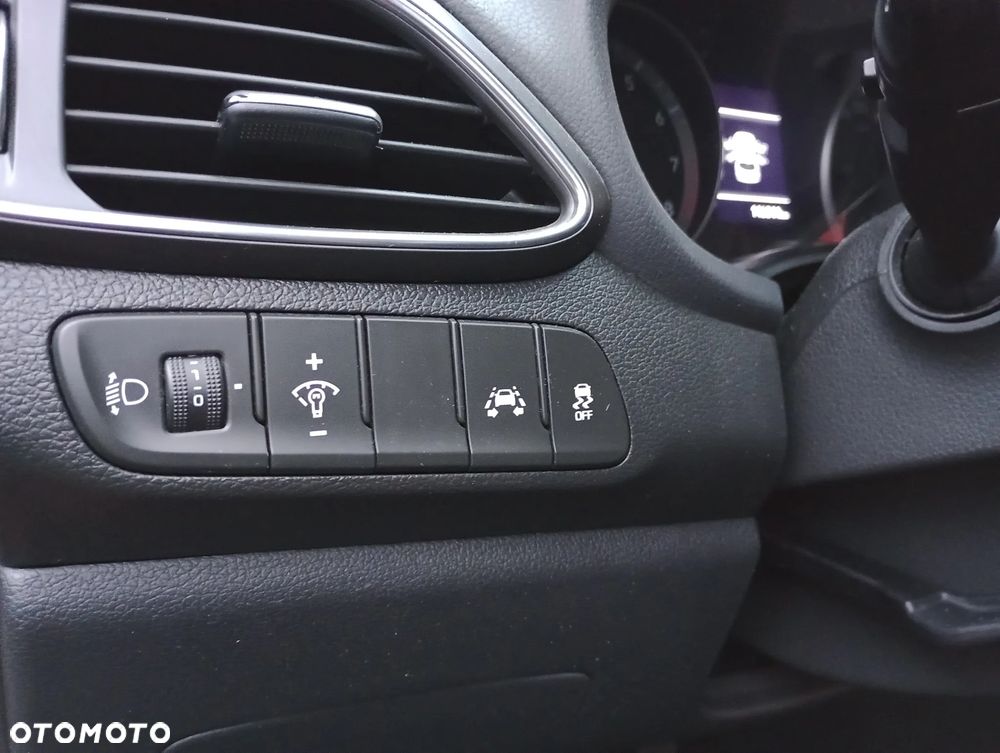 Hyundai i30 1.4 Premiere Comfort - 14