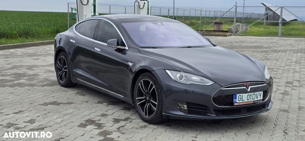 Tesla Model S - 2
