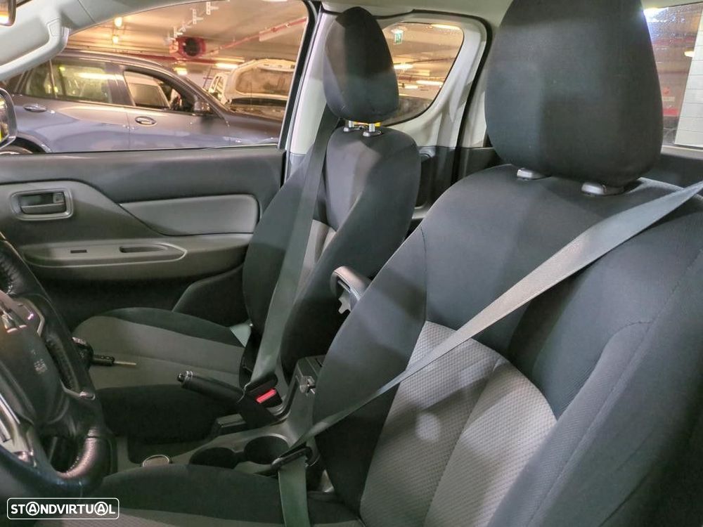 Mitsubishi L200 2.4 DI-D CD Invite 4WD - 4