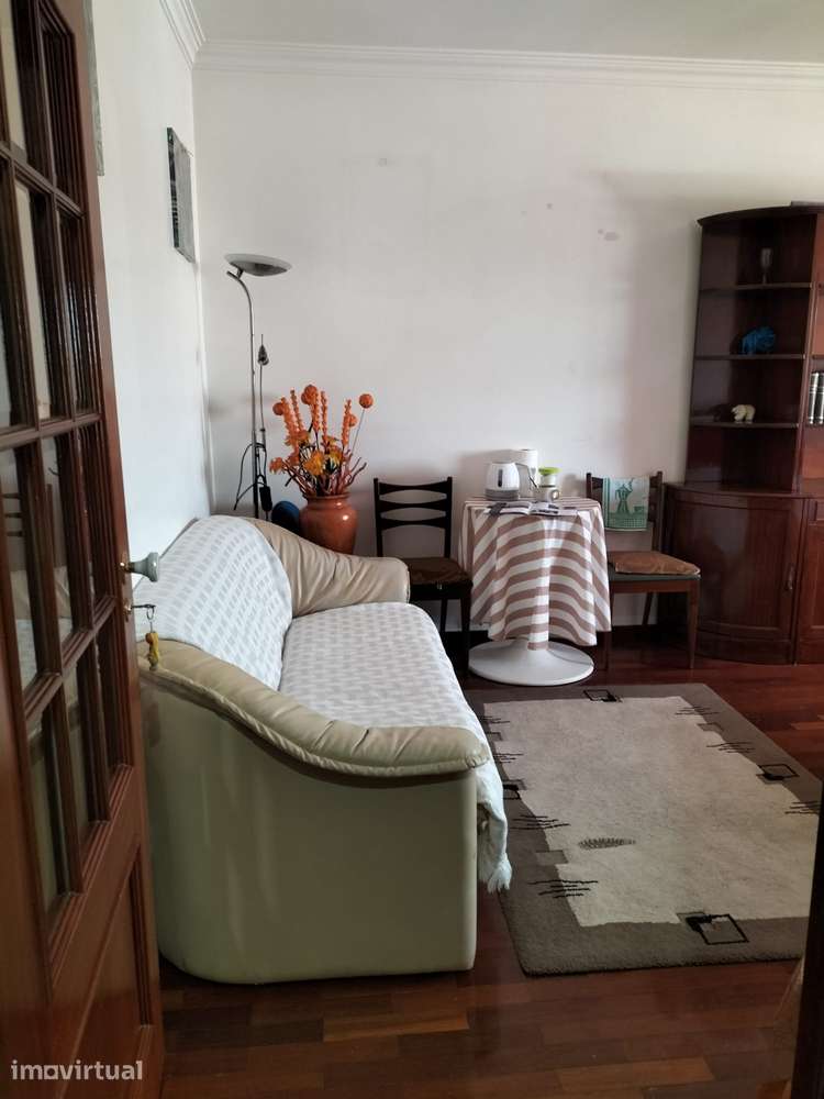 Quarto-sala espaçoso na Gare de Oriente com A/C - Grande imagem: 5/9