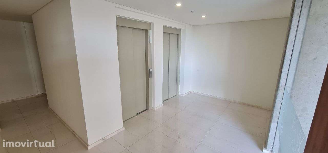 T3 moderno com garagem, varanda e acessibilidade - Grande imagem: 4/48