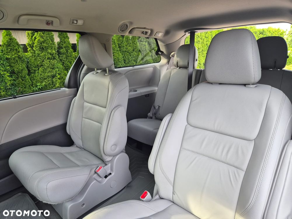Toyota Sienna 3.5 V6 XLE AWD - 23