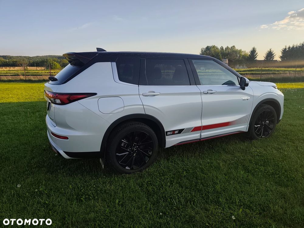 Mitsubishi Outlander - 3