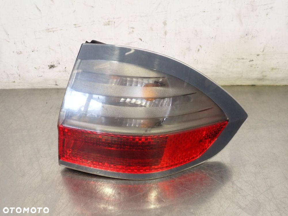 LAMPA PRAWA TYLNA FORD S-MAX I - 1