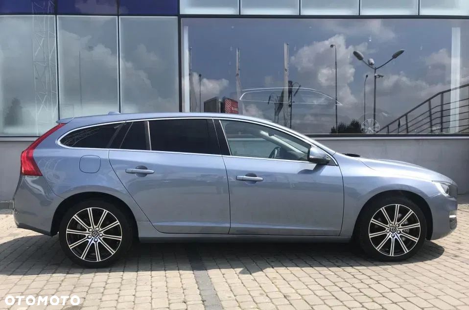 Volvo V60 T5 Drive-E Summum - 1