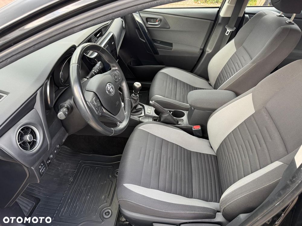 Toyota Auris 1.6 Premium - 16