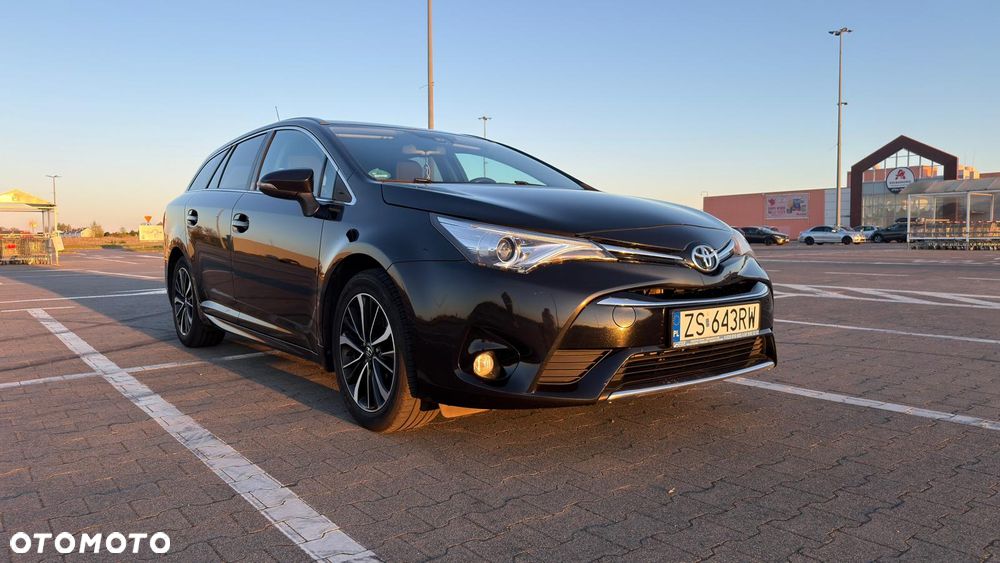 Toyota Avensis Touring Sports 1.8 Team Deutschland - 1