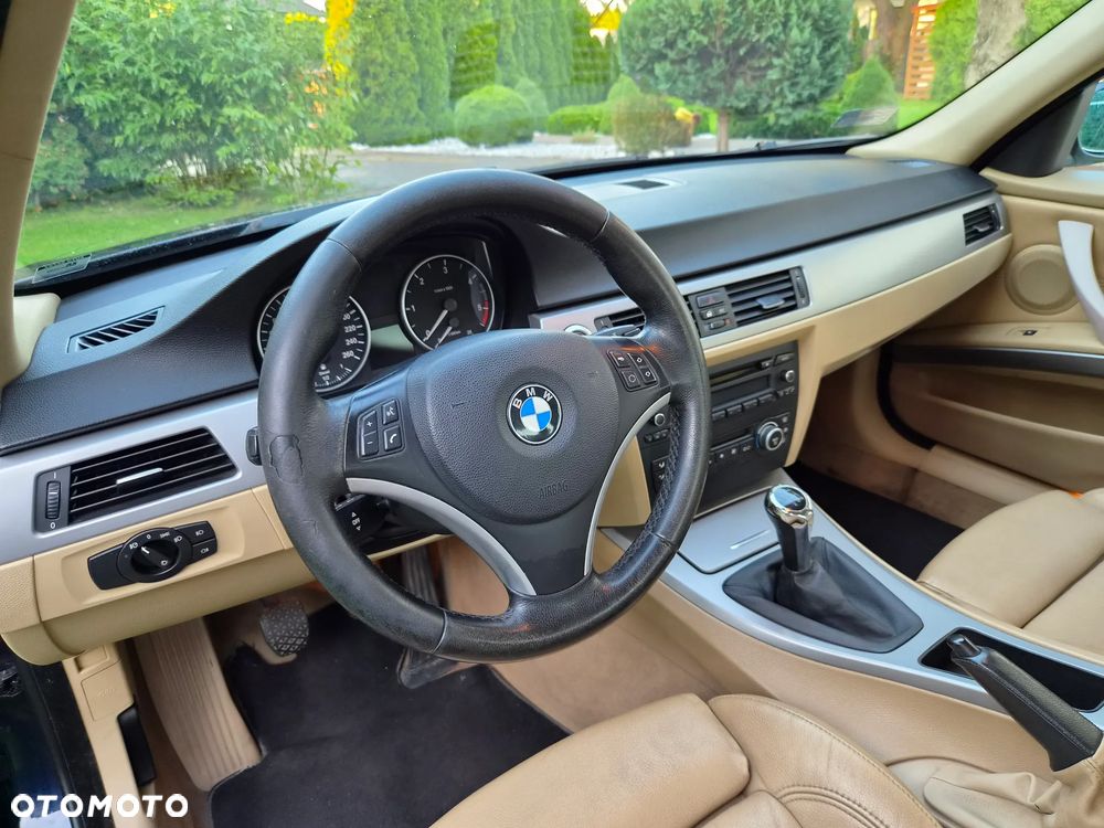 BMW E90 320D 2007 photo 4