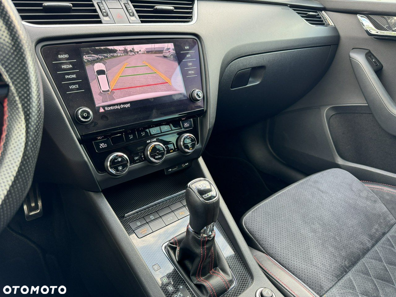 Skoda Octavia Combi 2.0 TDI DSG RS - 26