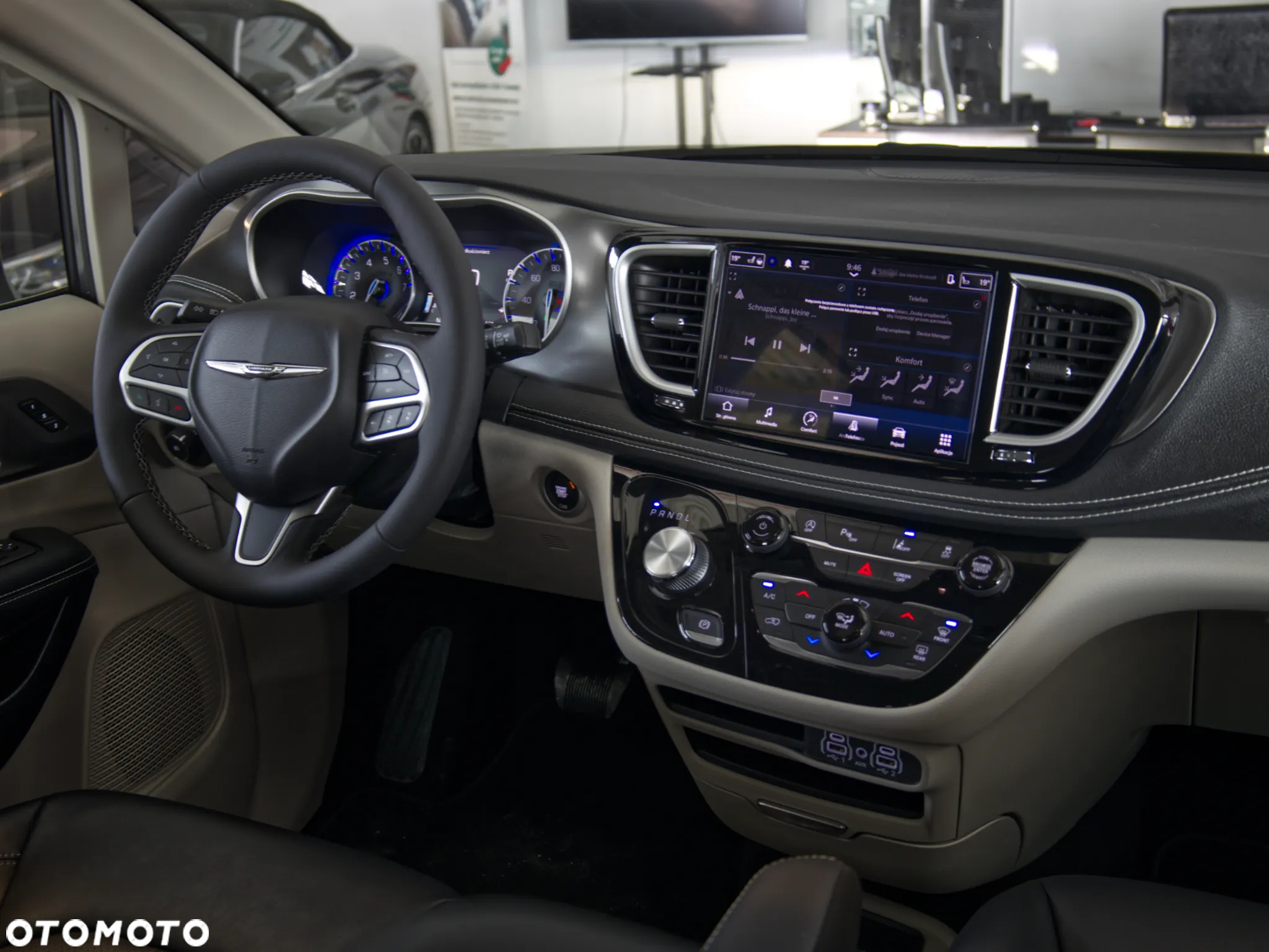 Chrysler Pacifica - 12
