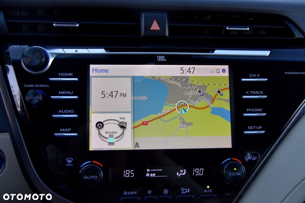 Toyota Camry 2.5 Hybrid Executive CVT - 23