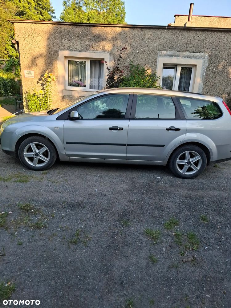 Ford Focus 1.6 Ambiente - 1