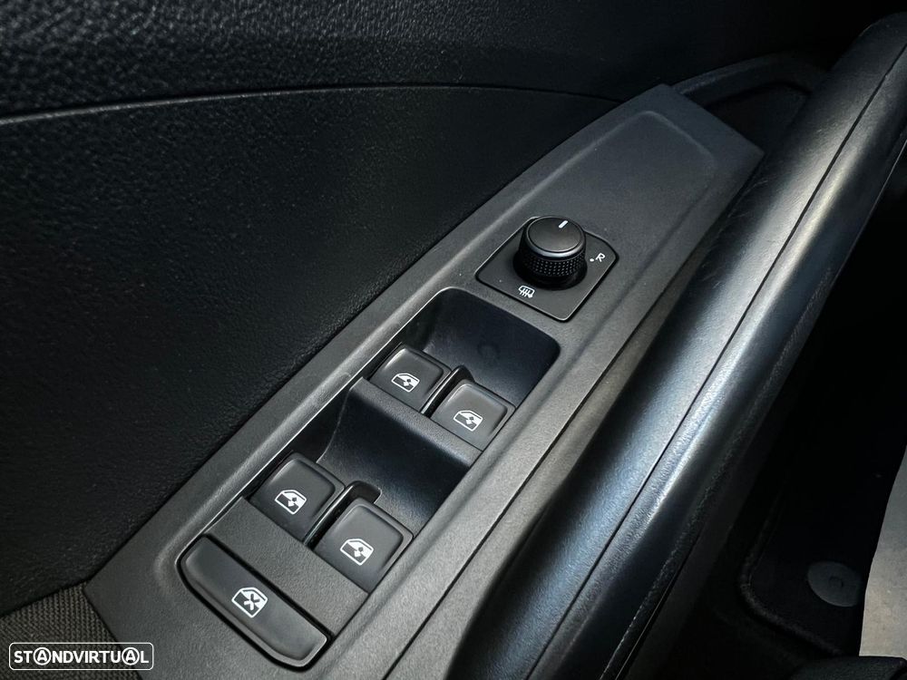 Skoda Fabia 1.0 MPI First Edition - 40