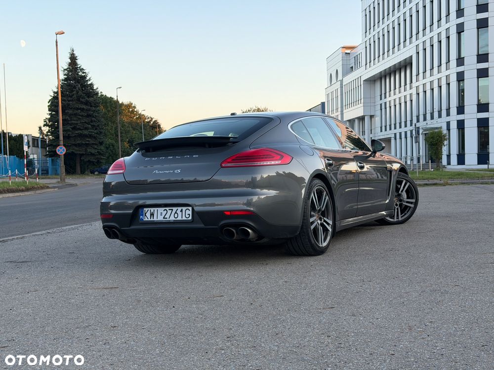 Porsche Panamera 4S - 3