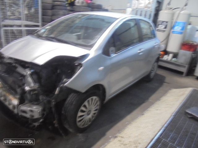 Carro MOT: 1NDTV  CXVEL:  3034052020 TOYOTA YARIS 2011 1.4 D4D 90CV 5 CINZA DIESEL - 1