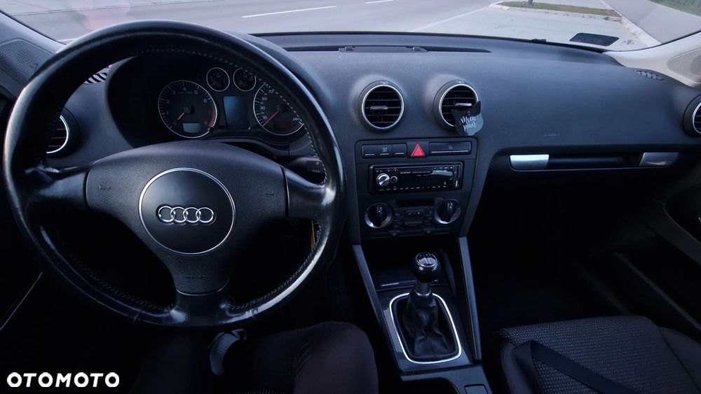 Audi A3 3-drzwiowe 1.6 Ambition - 9