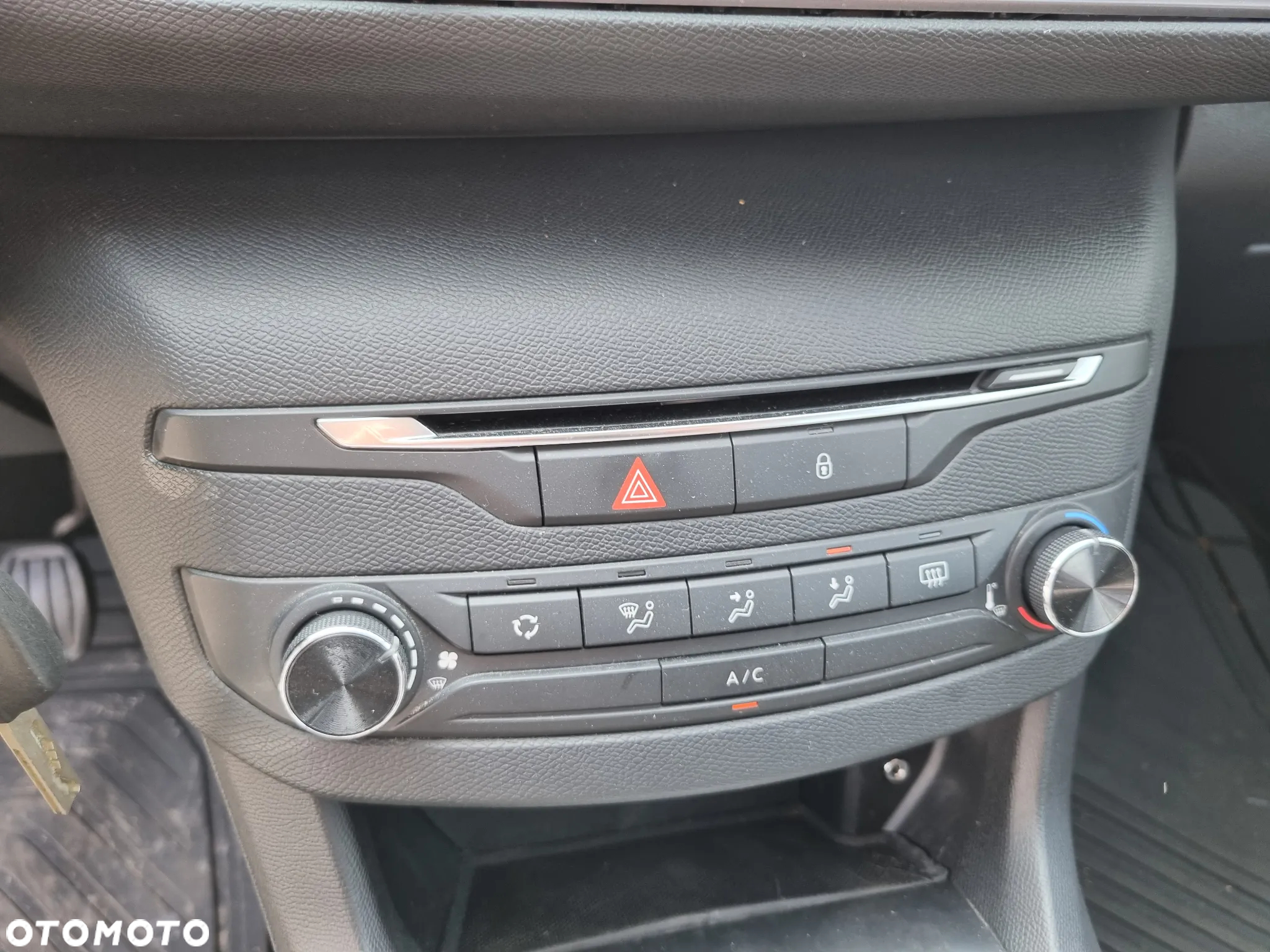 Peugeot 308 1.2 PureTech Access EU6 - 15