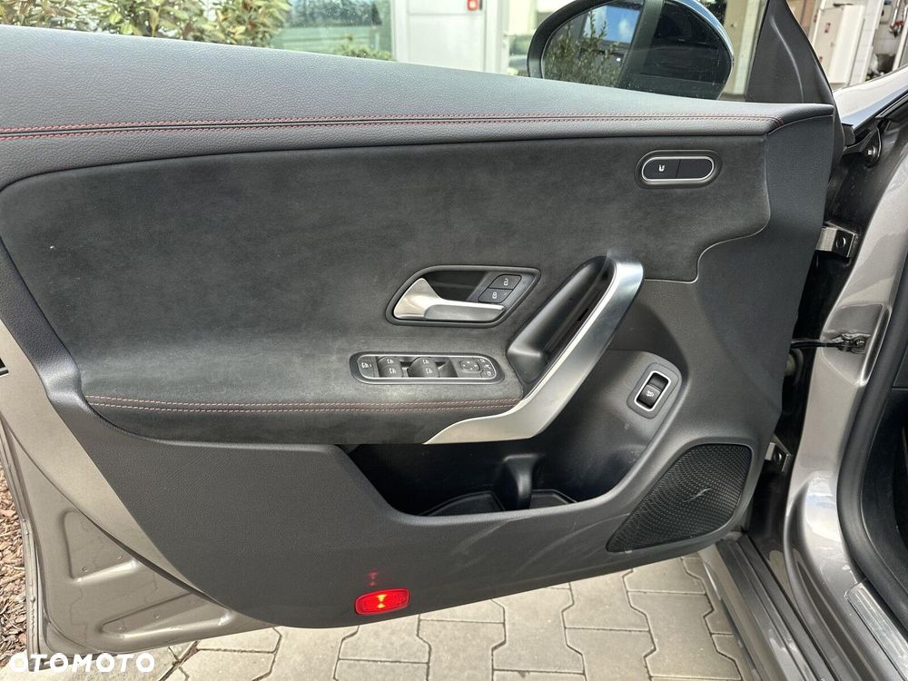 Mercedes-Benz CLA 200 AMG Line 7G-DCT - 19