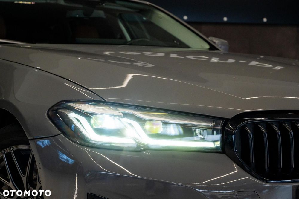 BMW Seria 5 530e xDrive - 38