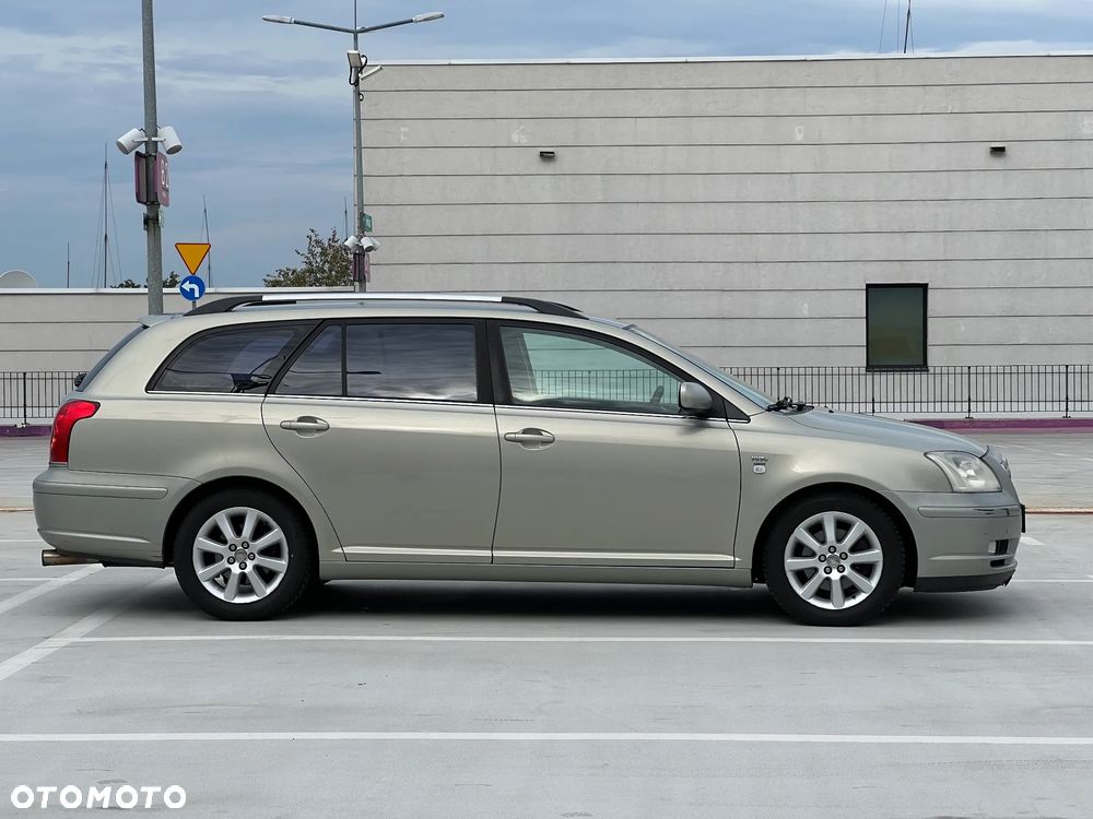 Toyota Avensis 2004 photo 4