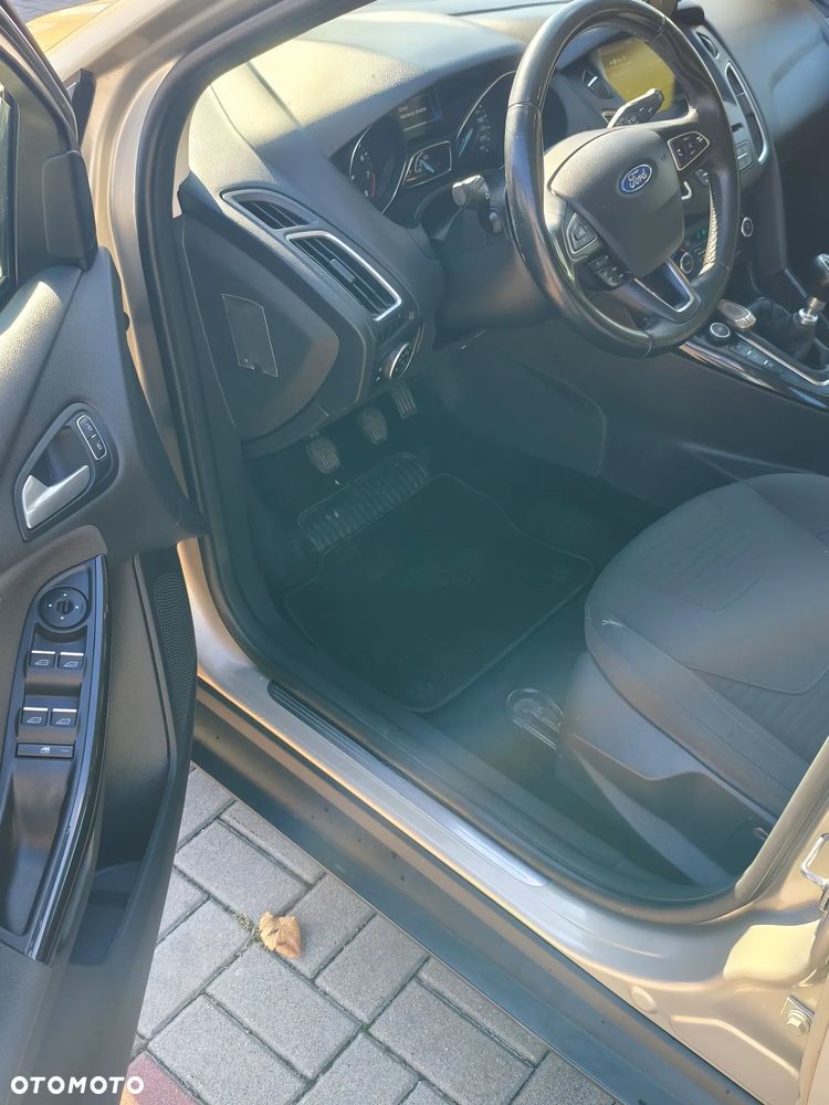 Ford Focus 1.0 EcoBoost Gold X (Trend) - 6