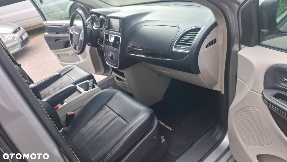 Chrysler Town & Country 3.6 Touring - 23