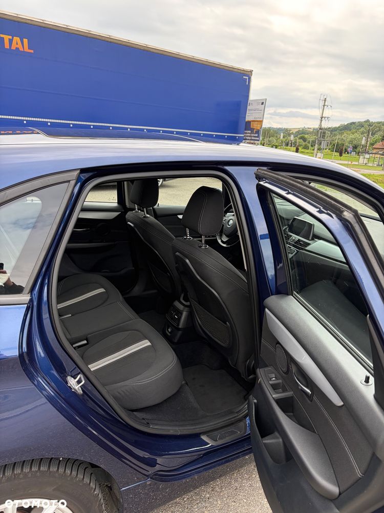 BMW Seria 2 218d - 10
