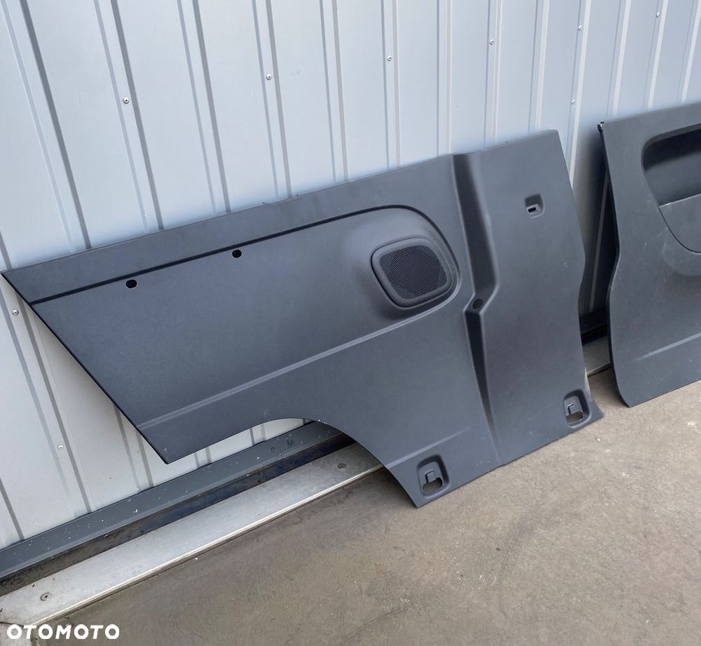 RENAULT TRAFIC  III 3 BOCZEK WNĘTRZA NA BOK BOKU BAGAŻNIKA LEWY TYLNY TYŁ TAPICERKA LEWA 769015444R 769014366R 769016842R lift IV 4 WYCISZENIE WYGŁUSZENIE NA BŁOTNIK  OSŁONA ZABUDOWA OBICIE PAKI LEWE OPEL VIVARO B FIAT TALENTO Wwa - 6