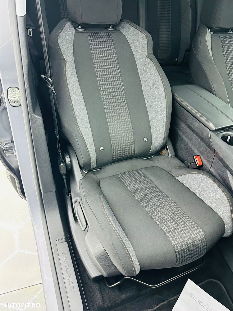 Peugeot 3008 1.2 PureTech Turbo S&S Active - 22