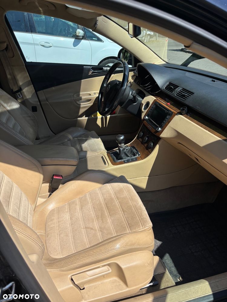 Volkswagen Passat 2.0 TDI Highline - 9