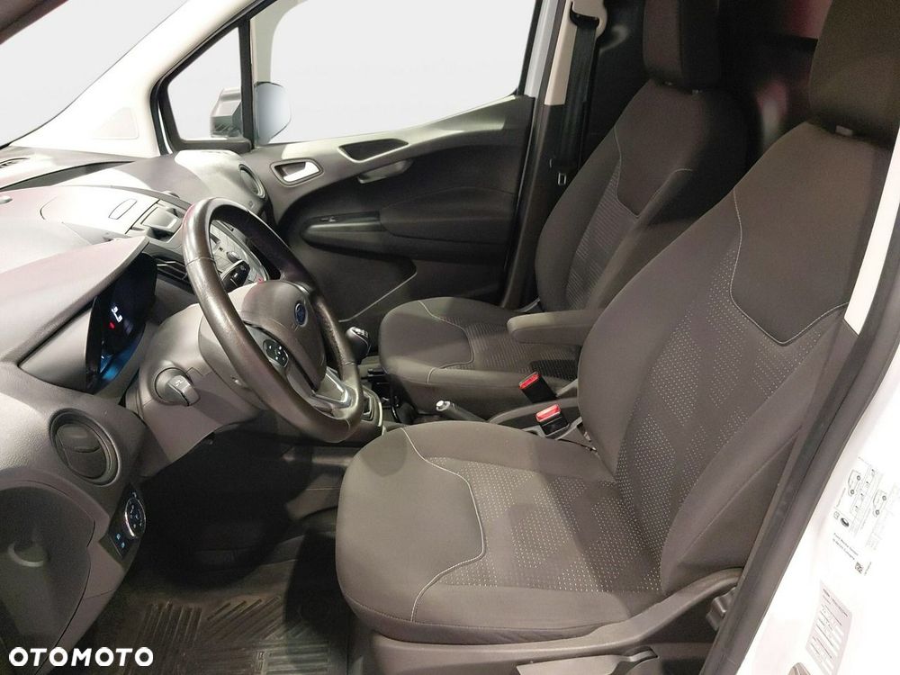 Ford Transit Courier - 17