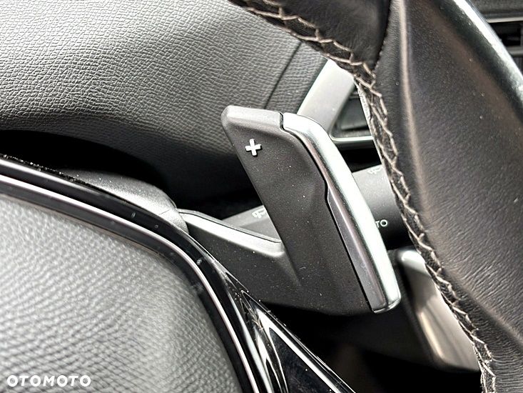Peugeot 3008 225 e-EAT8 Allure - 32