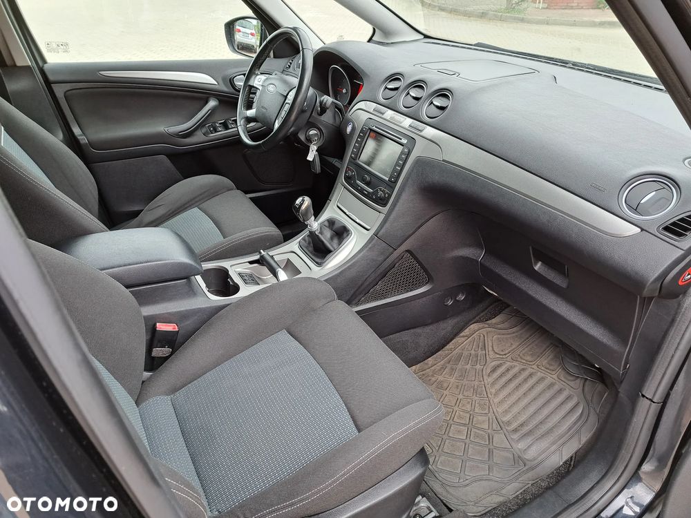 Ford S-Max - 17