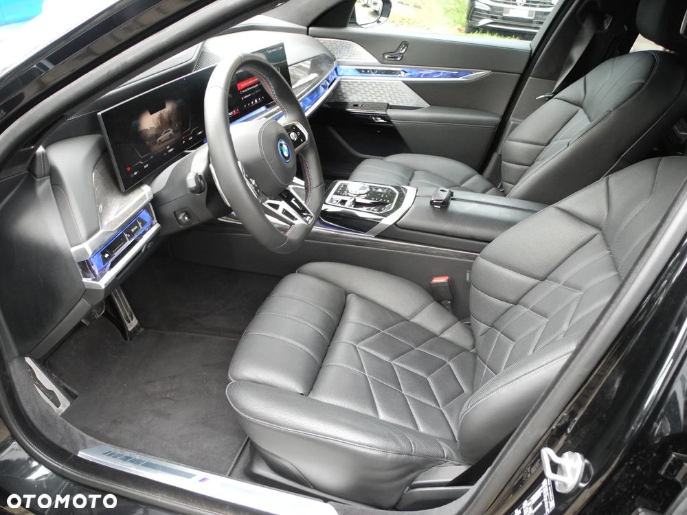 BMW i7 - 14