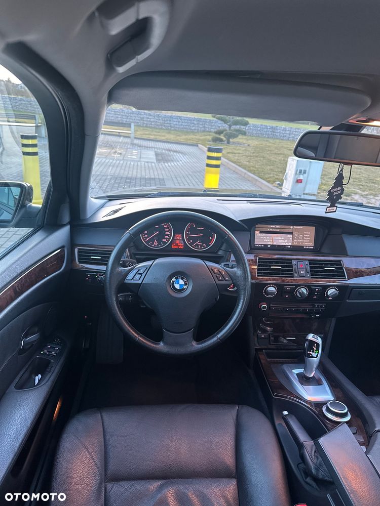 BMW Seria 5 525d Edition Sport - 13