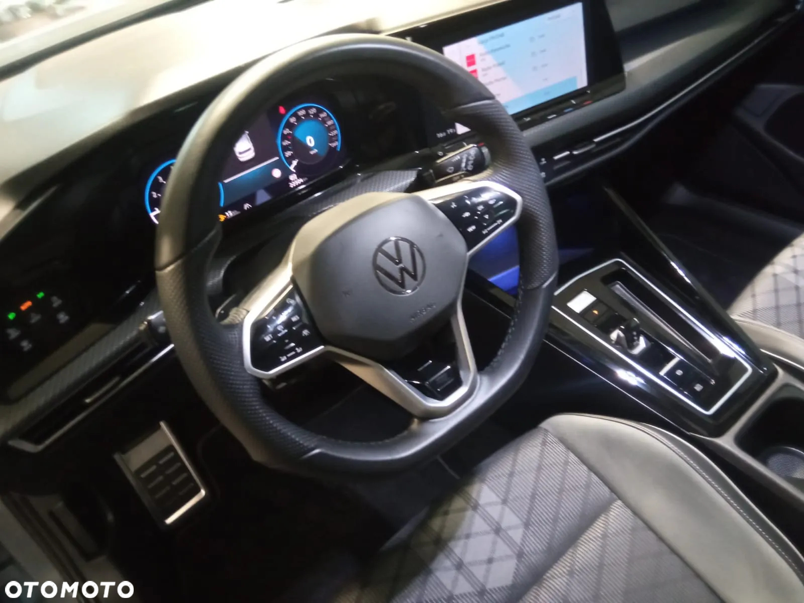 Volkswagen Golf 1.5 eTSI OPF DSG R-Line - 2