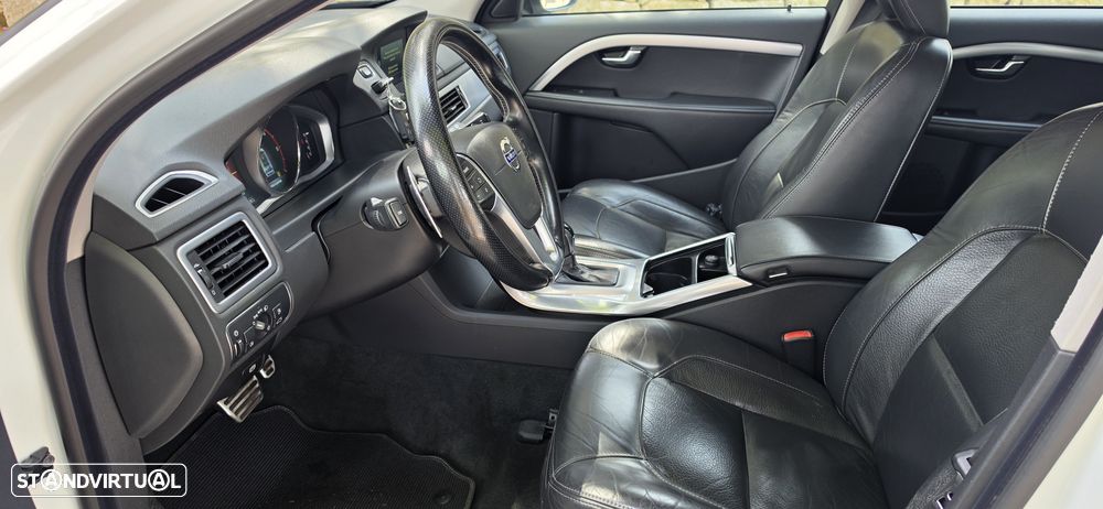 Volvo XC 70 2.0 D4 Momentum Geartronic - 13